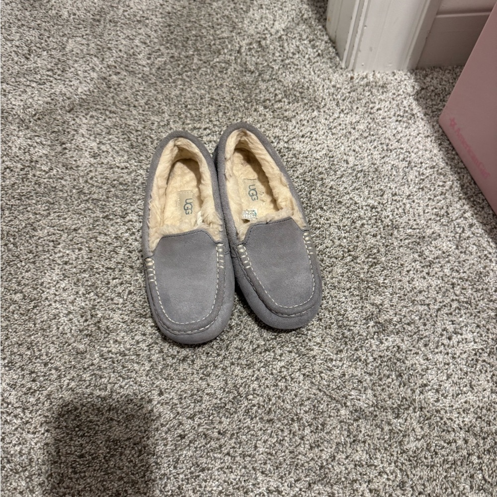 UGG Women’s Light Gray Ansley Water Resistant Suede Moccasin Slippers - Picture 9 of 11